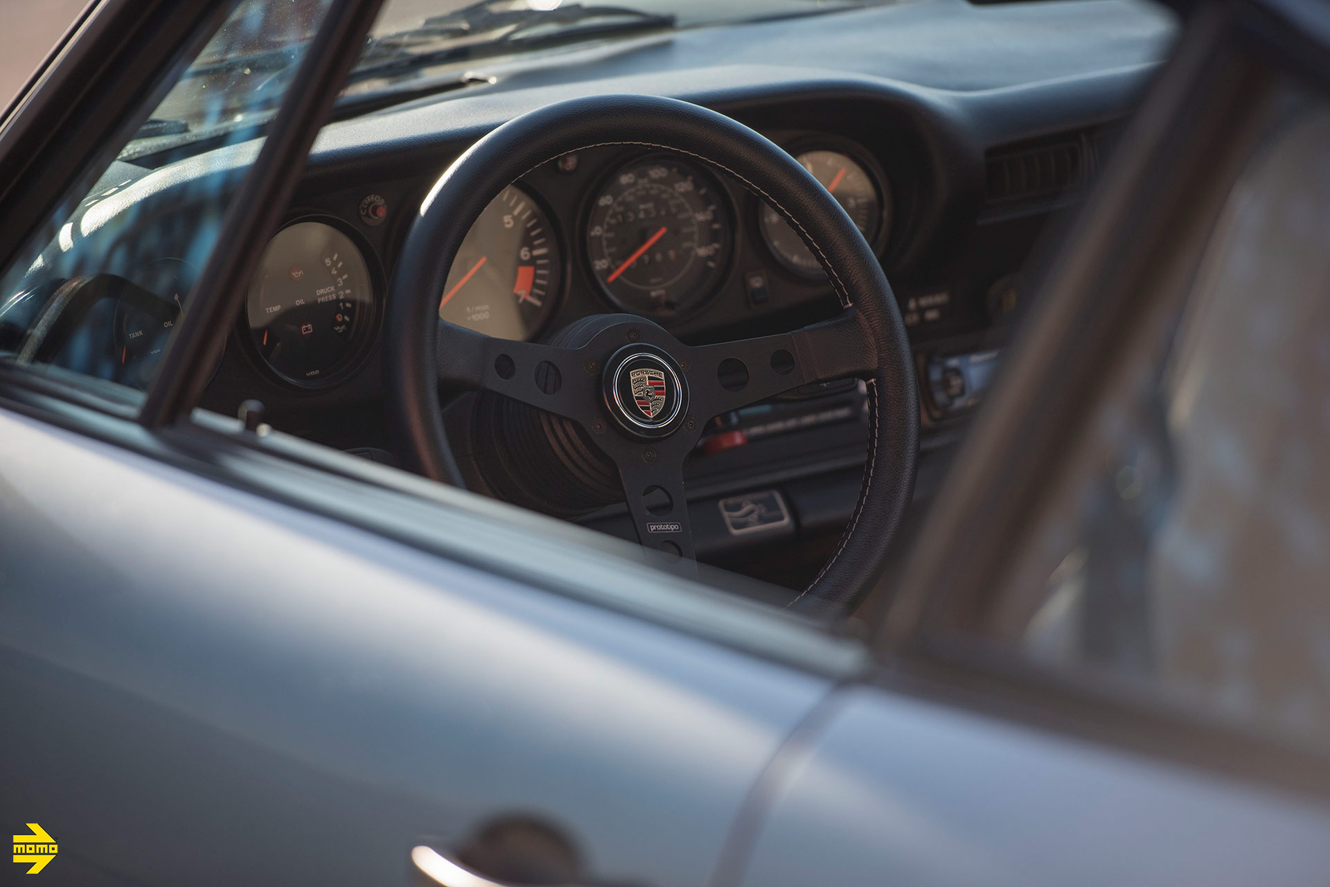 Blue Porsche 911 SC – MOMO Prototipo Steering Wheel in Black